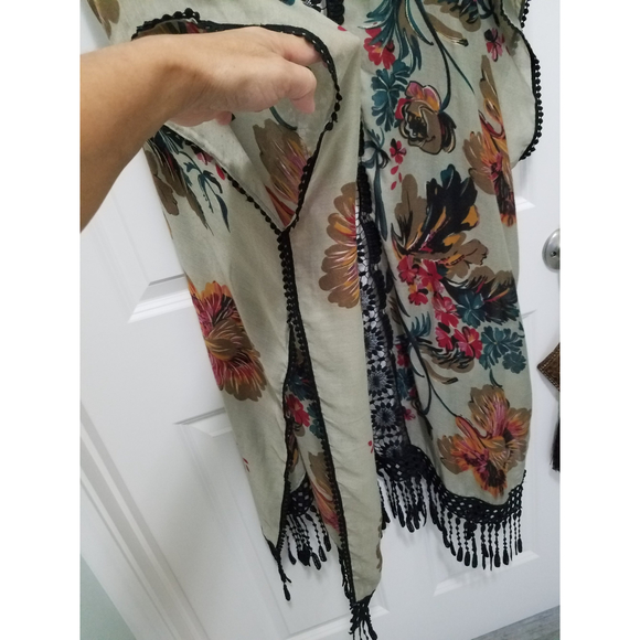 Cover Up BOHO Fringed Summer Wraps Lace Back and Trims - Picture 5 of 7